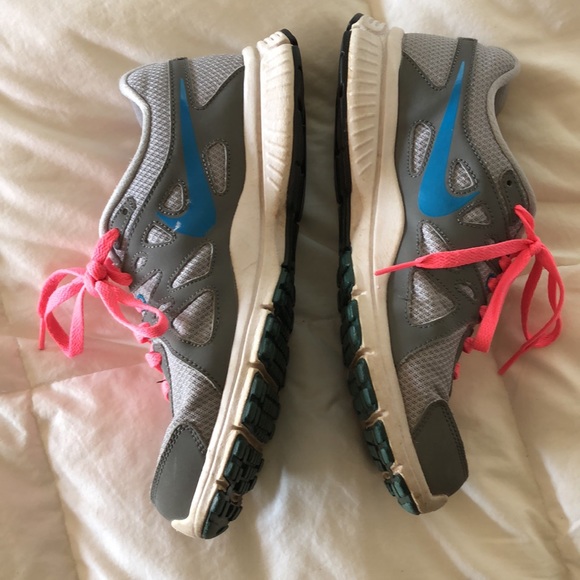 Nike Revolution 2 Running Shoes - Picture 2 of 3